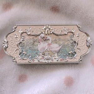 NWOT Flower Knows Eyeshadow Palette 01 White Swan 💕🦢